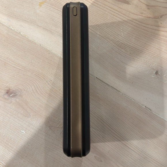 Black Portable Chargers - Picture 5 of 11